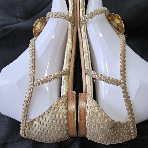 Chanel Camellia Thong Sandals Size 11 - Picture 2 of 11